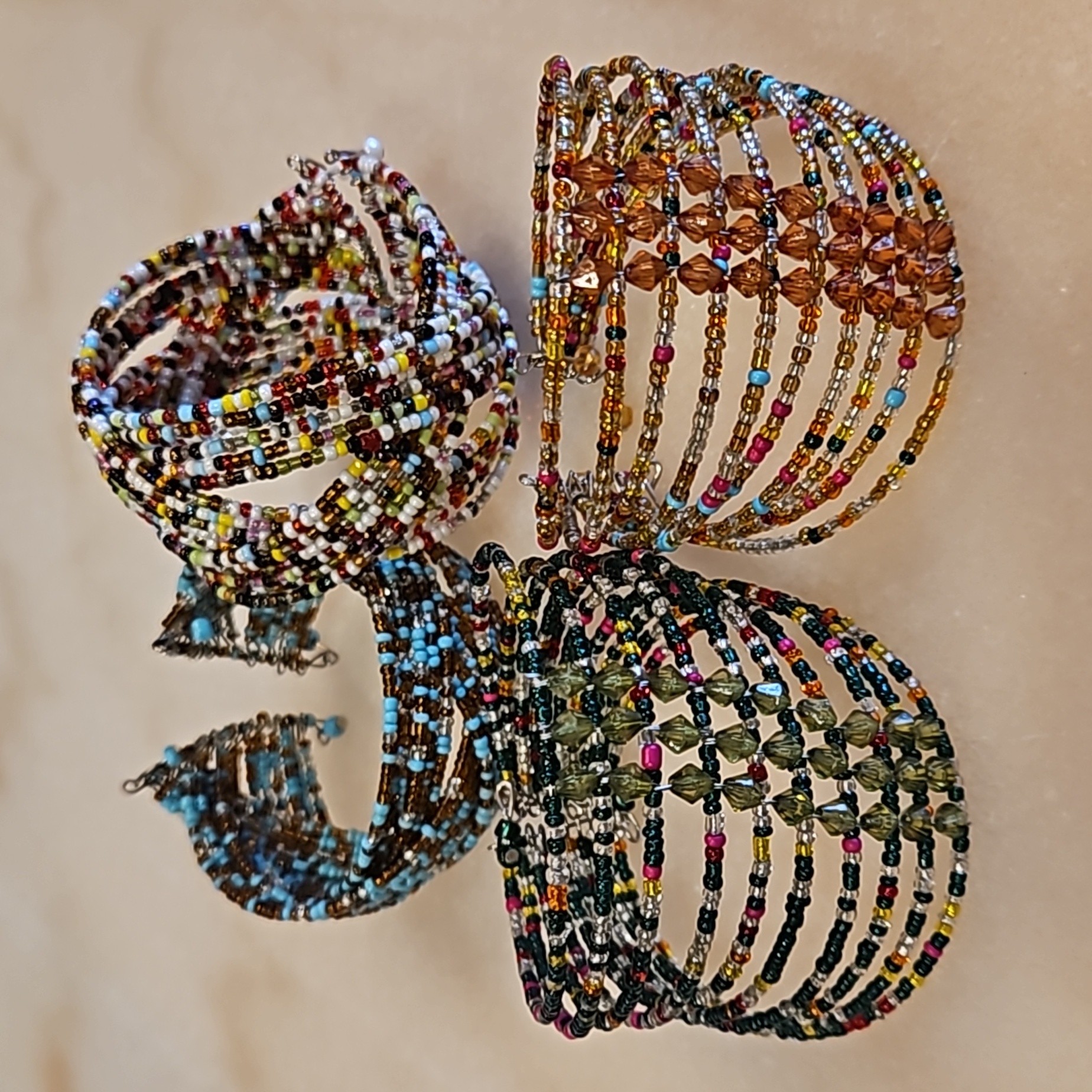 Lot Of 4 Beautiful Multi-Colored Beaded Bracelets 12$
